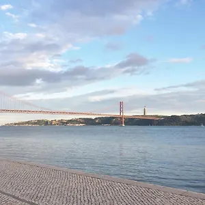 Tejo Location With River View Apartment