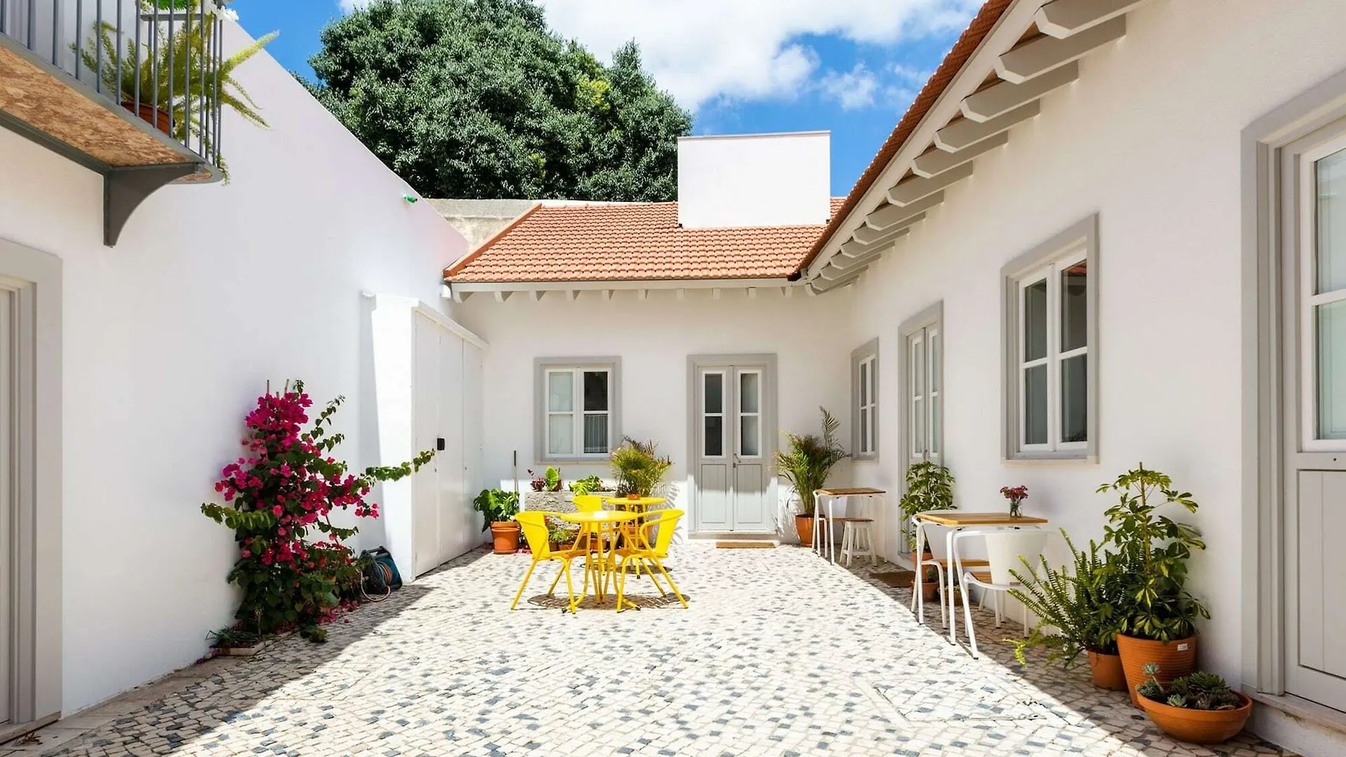 Patio Sao Vicente contacts